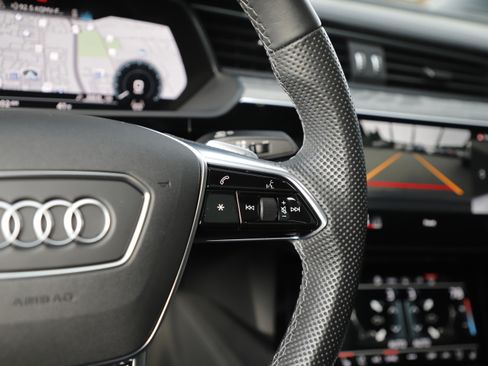 Used 2022 Audi e-tron S Prestige image 22