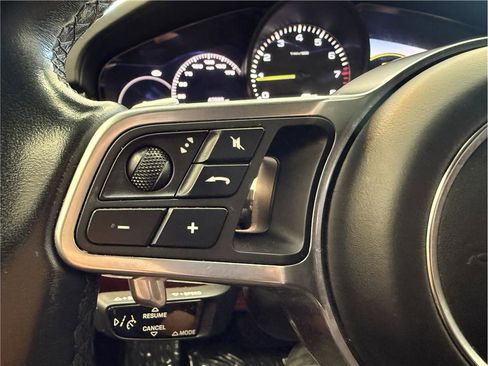 Used 2022 Porsche Cayenne E-Hybrid w/ Premium Plus Package image 19