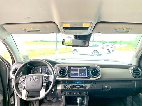 Used 2021 Toyota Tacoma SR5 w/ Technology Package AWD/4WD image 17