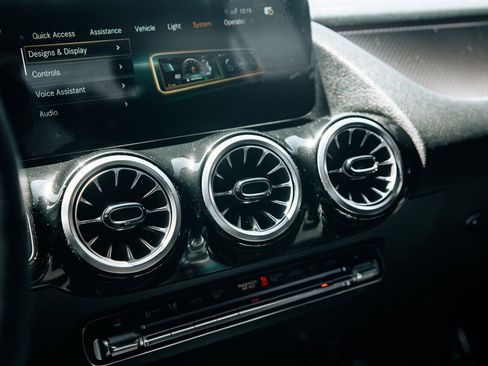 Used 2023 Mercedes-Benz GLA 35 AMG 4MATIC image 33