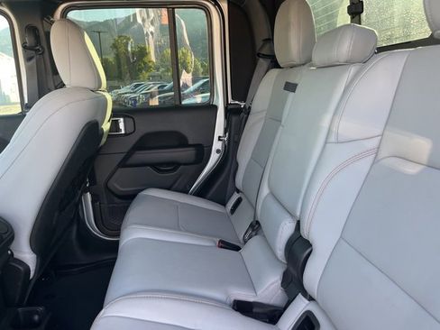 Used 2023 Jeep Gladiator Mojave w/ Cold Weather Group image 17