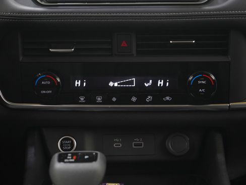 Used 2023 Nissan Rogue SV AWD/4WD image 19