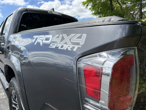 Used 2021 Toyota Tacoma TRD Sport AWD/4WD image 10