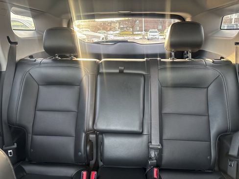 Used 2024 GMC Terrain SLT image 34