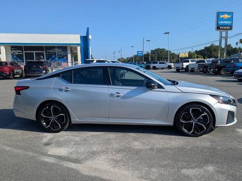 Used 2024 Nissan Altima 2.5 SR FWD image 3
