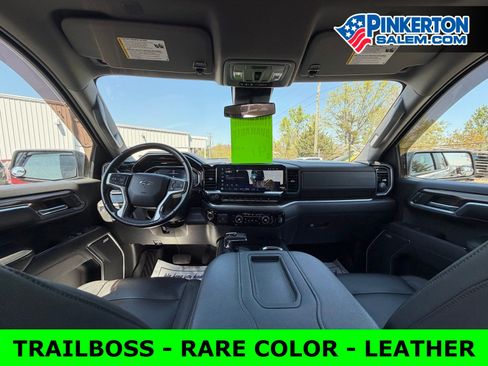 Used 2022 Chevrolet Silverado 1500 LT Trail Boss w/ LT Trail Boss Premium Package AWD/4WD image 5