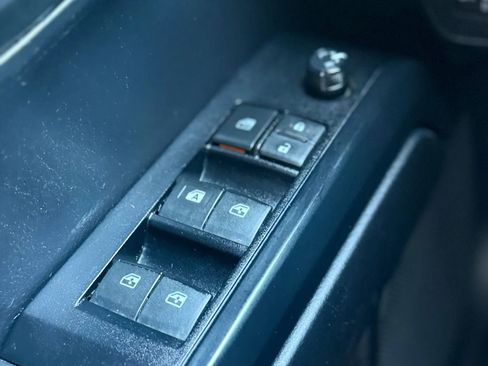 Used 2020 Toyota Tacoma SR image 31