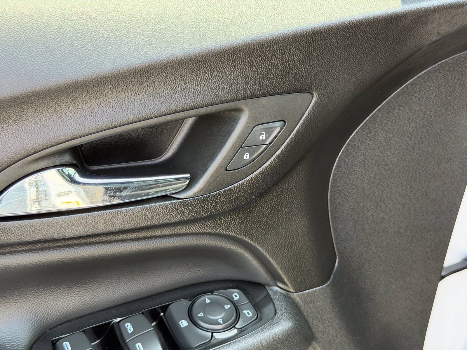 Used 2024 Chevrolet Equinox Premier FWD image 14