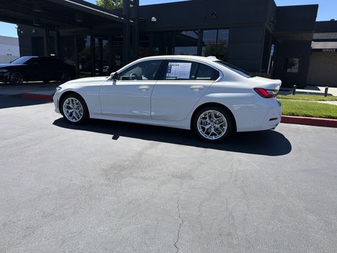 Used 2025 BMW 330i Sedan w/ Premium Package RWD image 21