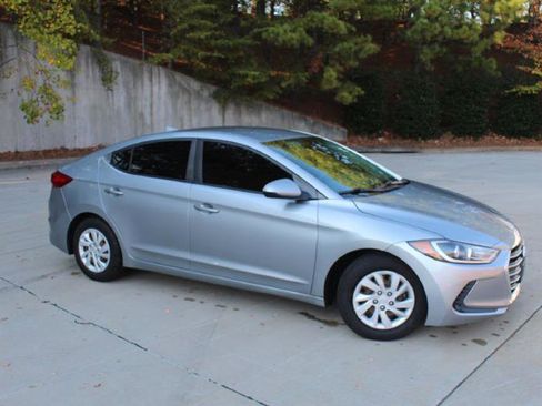 Used 2017 Hyundai Elantra SE FWD image 7