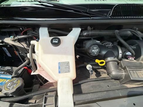 Used 2015 Chevrolet Express 2500 RWD image 38