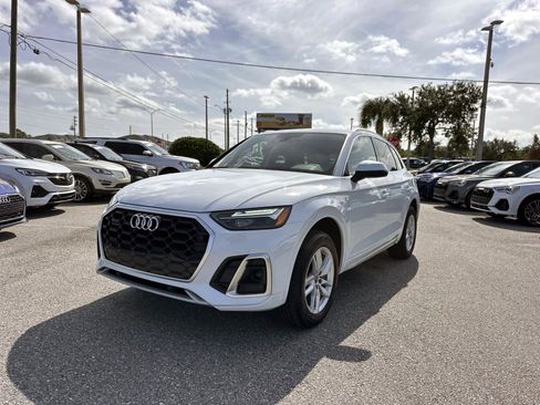 Used 2023 Audi Q5 2.0T Premium w/ Convenience Package image 2