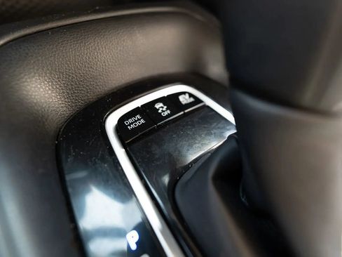 Used 2021 Toyota Corolla LE FWD image 34