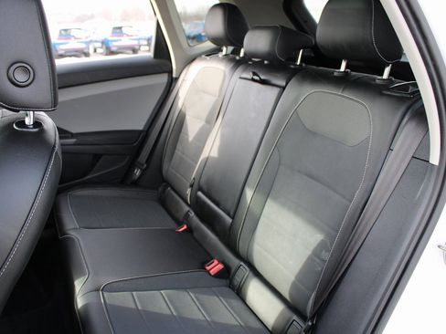 Certified 2023 Volkswagen Taos SE w/ Panoramic Sunroof Package image 22