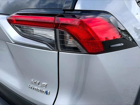 Used 2020 Toyota RAV4 XLE w/ XLE Grade Weather Package AWD/4WD image 30