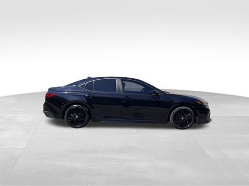 Used 2025 Toyota Camry SE image 6