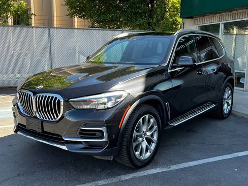 Used 2022 BMW X5 xDrive40i w/ Premium Package AWD/4WD image 3