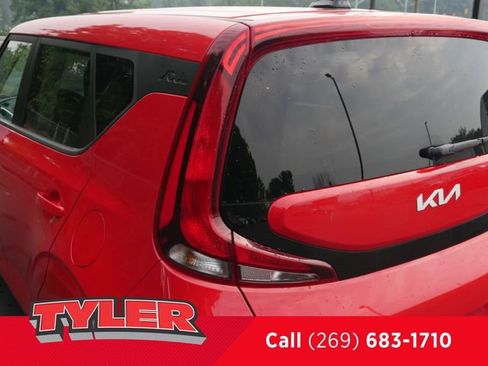 Used 2022 Kia Soul LX image 11