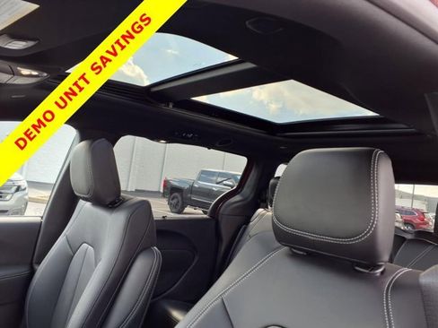 New 2026 Chrysler Pacifica Select image 14