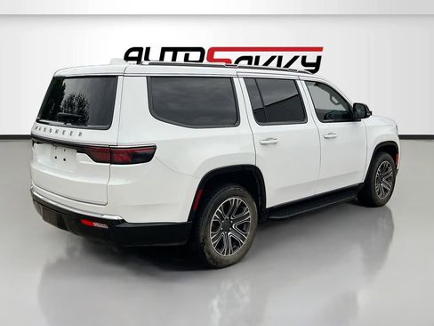 Used 2023 Jeep Wagoneer 4WD w/ Premium Group I image 7