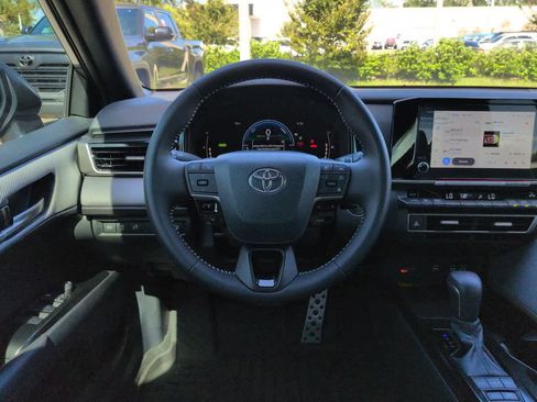 Used 2026 Toyota Camry SE FWD image 15