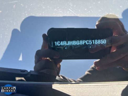 Used 2023 Jeep Grand Cherokee Limited w/ Black Appearance Package AWD/4WD image 10