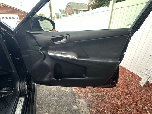 Used 2012 Toyota Camry SE FWD image 29