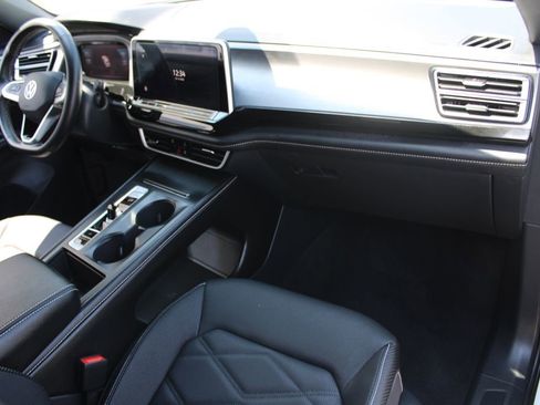Certified 2026 Volkswagen Atlas Cross Sport SE AWD/4WD image 9