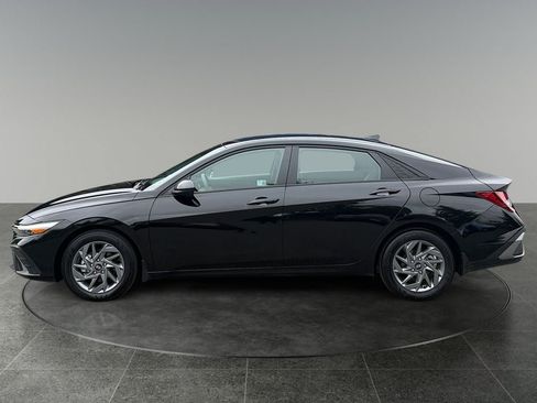 Used 2024 Hyundai Elantra SEL FWD image 5