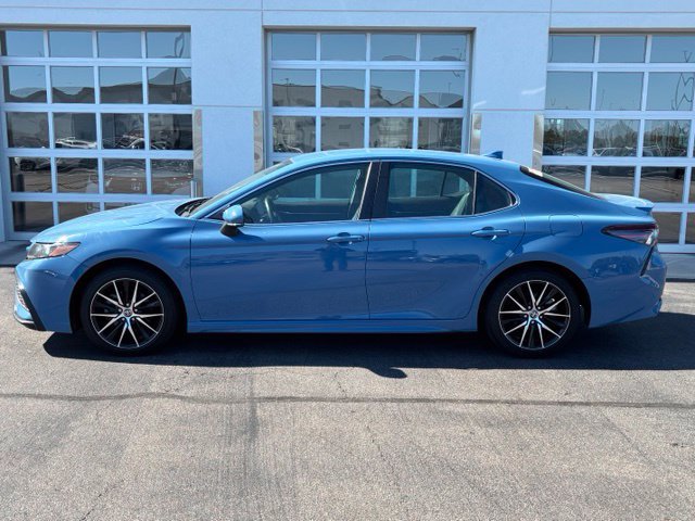 Used 2024 Toyota Camry SE w/ Cold Weather Package FWD image 3