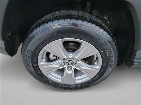 Used 2025 Toyota RAV4 XLE FWD image 11