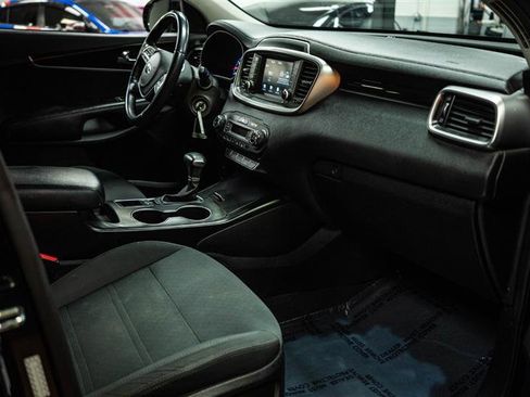 Used 2019 Kia Sorento S image 13