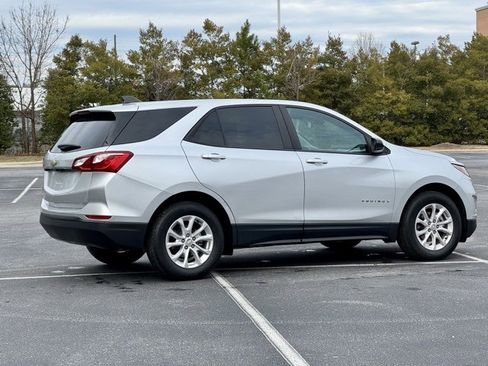 Used 2021 Chevrolet Equinox LS w/ LS Convenience Package image 8