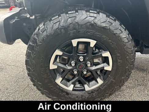 Used 2025 Jeep Wrangler Unlimited Rubicon AWD/4WD image 18