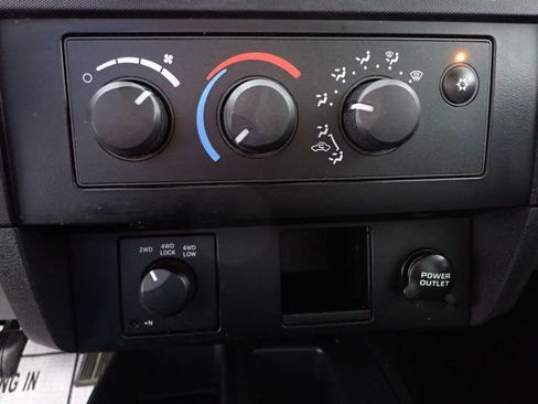 Used 2011 Dodge Dakota Big Horn w/ Skid Plate Group AWD/4WD image 4