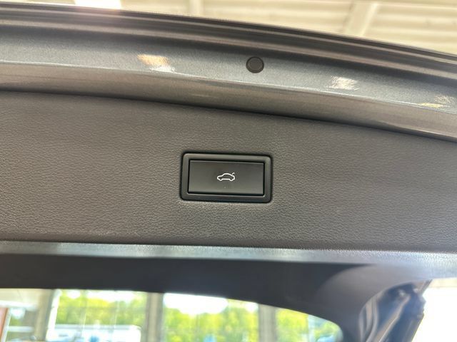 Used 2020 Volkswagen Tiguan SEL AWD/4WD image 30