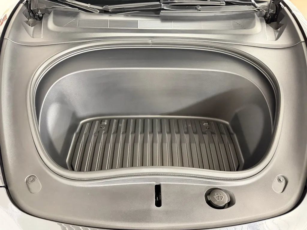 Used 2025 Tesla Model 3 Long Range AWD/4WD image 9