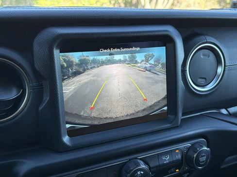 Used 2023 Jeep Wrangler Unlimited Rubicon 4xe image 17