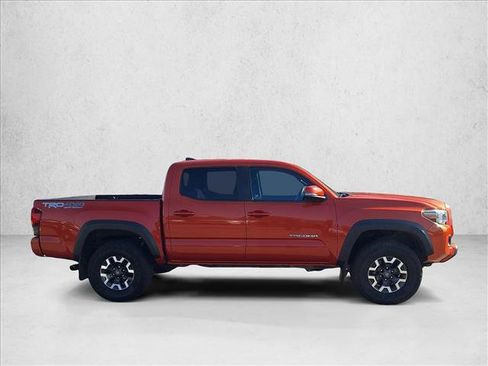 Used 2018 Toyota Tacoma TRD Off-Road image 4