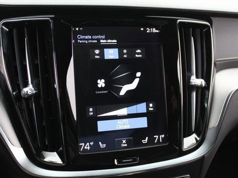 Certified 2022 Volvo S60 T8 R-Design image 24