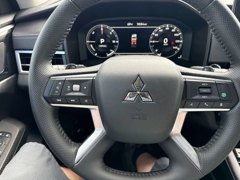 Used 2025 Mitsubishi Outlander SE AWD/4WD image 27