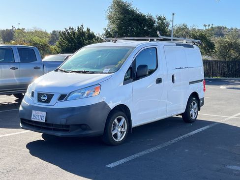 Used 2019 Nissan NV200 S image 2
