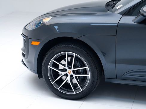 Certified 2025 Porsche Macan AWD/4WD image 10