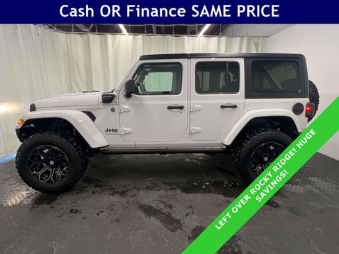 Used 2024 Jeep Wrangler Unlimited w/ Convenience Group AWD/4WD image 8