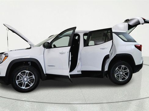 Used 2026 GMC Terrain Elevation w/ Technology Package II FWD image 6