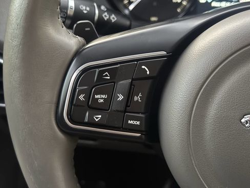 Used 2017 Jaguar XE Premium image 26