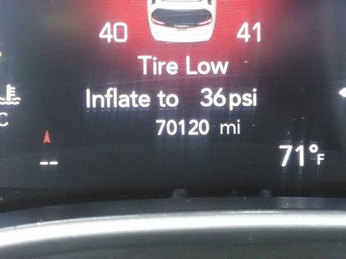 Used 2023 Chrysler Pacifica Touring-L image 4