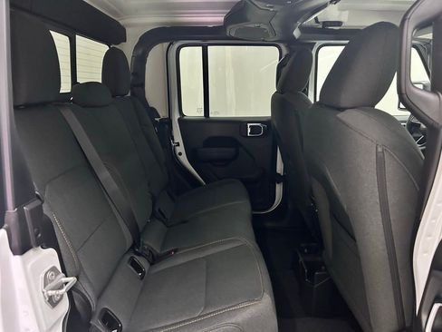 New 2025 Jeep Gladiator Sport image 19