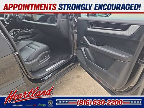 Used 2024 Porsche Cayenne w/ Premium Package AWD/4WD image 75