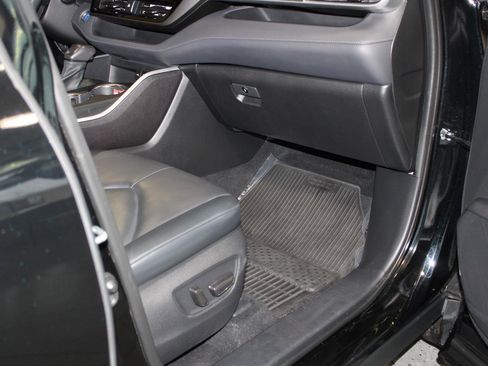 Certified 2021 Toyota Highlander XLE image 39